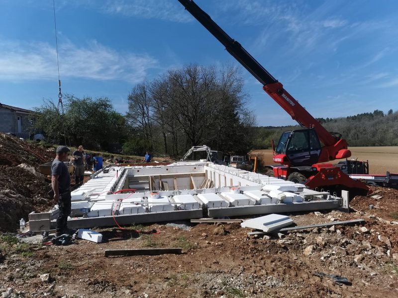 alemps-fils-construction-renovation-maison-perigord-coffrage-icf-maison-neuve-grue-14