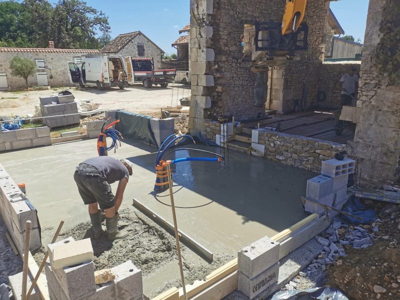 alemps-fils-construction-renovation-maison-perigord-dalle-beton-cour-interieure-pierre-30