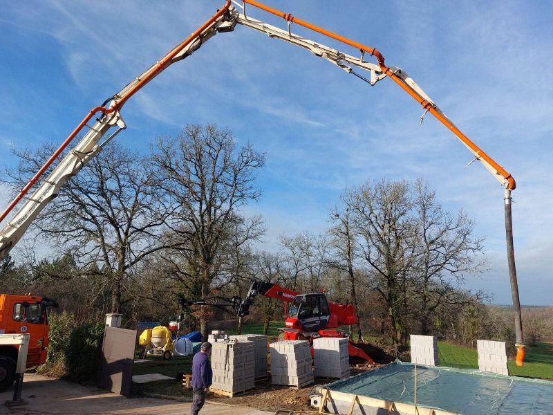 alemps-fils-construction-renovation-maison-perigord-pompe-beton-parpaings-chantier-01